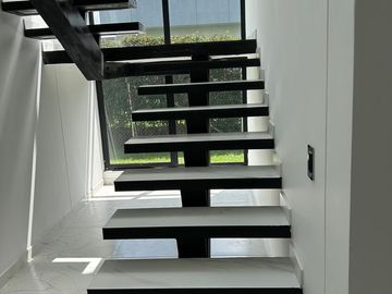 Renta Casa Campestre dos niveles en Exclusivo Condominio Cerritos