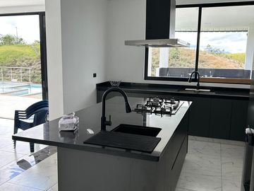 Renta Casa Campestre dos niveles en Exclusivo Condominio Cerritos