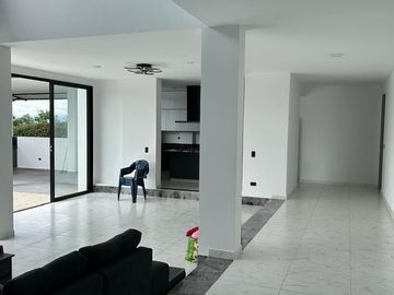 Renta Casa Campestre dos niveles en Exclusivo Condominio Cerritos