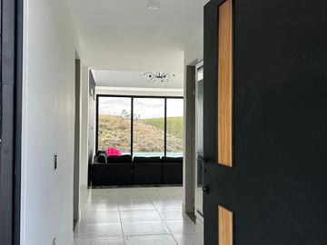 Renta Casa Campestre dos niveles en Exclusivo Condominio Cerritos