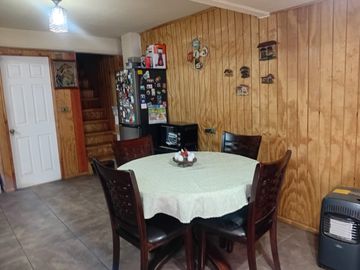 Pucón, en venta una gran casa en sitio urbano a minutos del centro