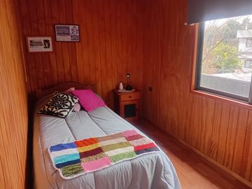 Pucón, en venta una gran casa en sitio urbano a minutos del centro