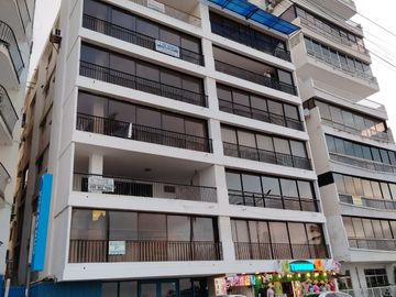 @En Venta Amplio Apartamento Frente al Malecón de Salinas