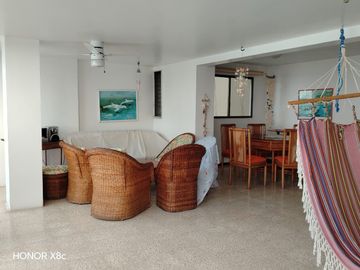 @En Venta Amplio Apartamento Frente al Malecón de Salinas