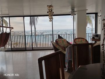 @En Venta Amplio Apartamento Frente al Malecón de Salinas
