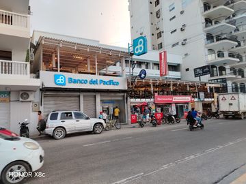 @En Venta Amplio Apartamento Frente al Malecón de Salinas