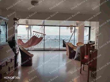 @En Venta Amplio Apartamento Frente al Malecón de Salinas