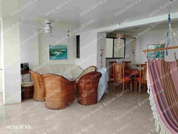 @En Venta Amplio Apartamento Frente al Malecón de Salinas