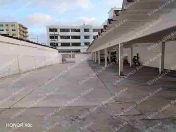 @En Venta Amplio Apartamento Frente al Malecón de Salinas