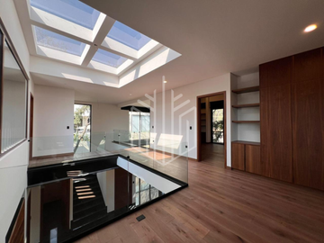 Elegante casa con imponente fachada para estrenar en Rancho San Juan.
