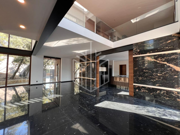 Elegante casa con imponente fachada para estrenar en Rancho San Juan.
