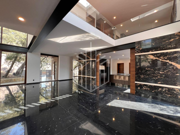 Elegante casa con imponente fachada para estrenar en Rancho San Juan.
