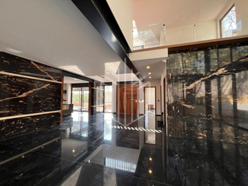 Elegante casa con imponente fachada para estrenar en Rancho San Juan.