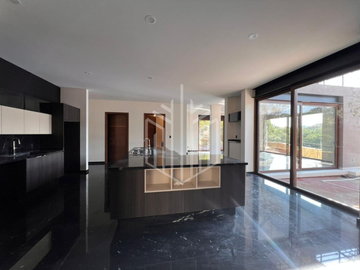 Elegante casa con imponente fachada para estrenar en Rancho San Juan.