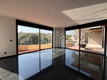 Elegante casa con imponente fachada para estrenar en Rancho San Juan.