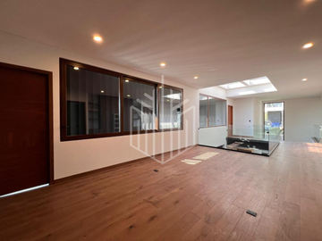 Elegante casa con imponente fachada para estrenar en Rancho San Juan.