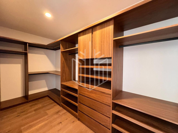 Elegante casa con imponente fachada para estrenar en Rancho San Juan.
