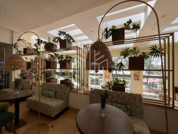 Hermosa residencia en venta con vista arbolada en hacienda de vallescondido.