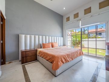 Casa Remodelada con Vista al Campo de Golf en Marina Vallarta - Remodeled Golf Course View Home in Marina Vallarta – Pool with Jacuzzi & Solar Panels