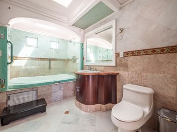 Casa Remodelada con Vista al Campo de Golf en Marina Vallarta - Remodeled Golf Course View Home in Marina Vallarta – Pool with Jacuzzi & Solar Panels