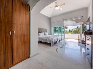 Casa Remodelada con Vista al Campo de Golf en Marina Vallarta - Remodeled Golf Course View Home in Marina Vallarta – Pool with Jacuzzi & Solar Panels