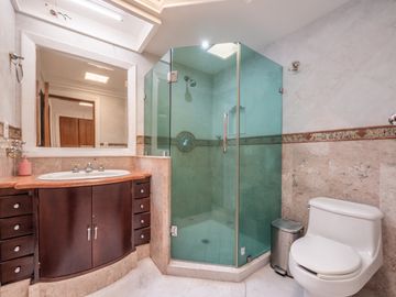 Casa Remodelada con Vista al Campo de Golf en Marina Vallarta - Remodeled Golf Course View Home in Marina Vallarta – Pool with Jacuzzi & Solar Panels