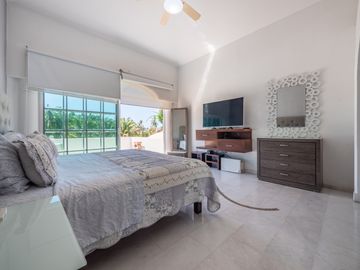 Casa Remodelada con Vista al Campo de Golf en Marina Vallarta - Remodeled Golf Course View Home in Marina Vallarta – Pool with Jacuzzi & Solar Panels