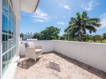 Casa Remodelada con Vista al Campo de Golf en Marina Vallarta - Remodeled Golf Course View Home in Marina Vallarta – Pool with Jacuzzi & Solar Panels