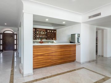 Casa Remodelada con Vista al Campo de Golf en Marina Vallarta - Remodeled Golf Course View Home in Marina Vallarta – Pool with Jacuzzi & Solar Panels