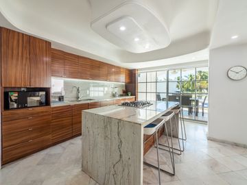 Casa Remodelada con Vista al Campo de Golf en Marina Vallarta - Remodeled Golf Course View Home in Marina Vallarta – Pool with Jacuzzi & Solar Panels