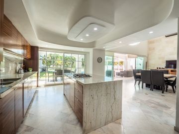 Casa Remodelada con Vista al Campo de Golf en Marina Vallarta - Remodeled Golf Course View Home in Marina Vallarta – Pool with Jacuzzi & Solar Panels