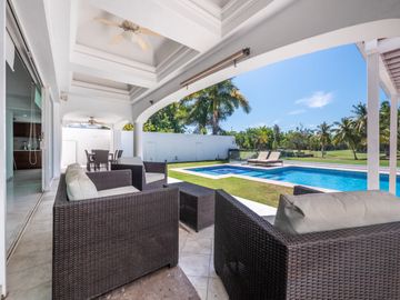 Casa Remodelada con Vista al Campo de Golf en Marina Vallarta - Remodeled Golf Course View Home in Marina Vallarta – Pool with Jacuzzi & Solar Panels
