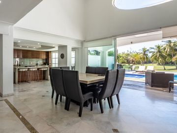 Casa Remodelada con Vista al Campo de Golf en Marina Vallarta - Remodeled Golf Course View Home in Marina Vallarta – Pool with Jacuzzi & Solar Panels