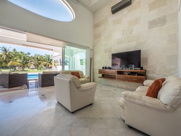 Casa Remodelada con Vista al Campo de Golf en Marina Vallarta - Remodeled Golf Course View Home in Marina Vallarta – Pool with Jacuzzi & Solar Panels