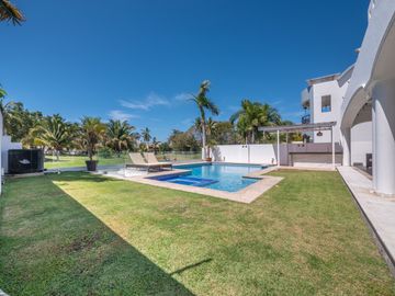 Casa Remodelada con Vista al Campo de Golf en Marina Vallarta - Remodeled Golf Course View Home in Marina Vallarta – Pool with Jacuzzi & Solar Panels