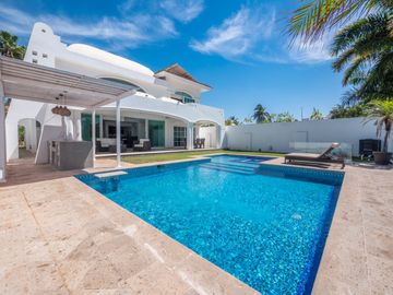 Casa Remodelada con Vista al Campo de Golf en Marina Vallarta - Remodeled Golf Course View Home in Marina Vallarta – Pool with Jacuzzi & Solar Panels