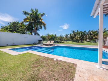 Casa Remodelada con Vista al Campo de Golf en Marina Vallarta - Remodeled Golf Course View Home in Marina Vallarta – Pool with Jacuzzi & Solar Panels