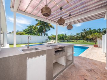 Casa Remodelada con Vista al Campo de Golf en Marina Vallarta - Remodeled Golf Course View Home in Marina Vallarta – Pool with Jacuzzi & Solar Panels