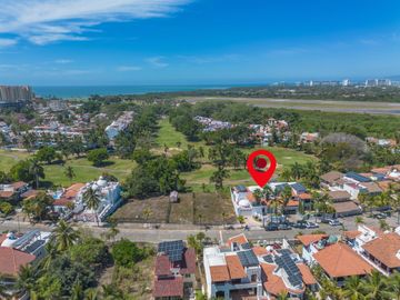 Casa Remodelada con Vista al Campo de Golf en Marina Vallarta - Remodeled Golf Course View Home in Marina Vallarta – Pool with Jacuzzi & Solar Panels