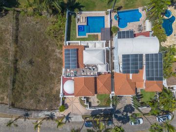 Casa Remodelada con Vista al Campo de Golf en Marina Vallarta - Remodeled Golf Course View Home in Marina Vallarta – Pool with Jacuzzi & Solar Panels