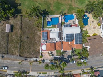 Casa Remodelada con Vista al Campo de Golf en Marina Vallarta - Remodeled Golf Course View Home in Marina Vallarta – Pool with Jacuzzi & Solar Panels