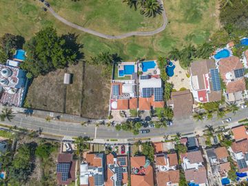 Casa Remodelada con Vista al Campo de Golf en Marina Vallarta - Remodeled Golf Course View Home in Marina Vallarta – Pool with Jacuzzi & Solar Panels