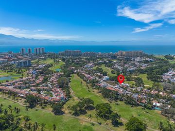 Casa Remodelada con Vista al Campo de Golf en Marina Vallarta - Remodeled Golf Course View Home in Marina Vallarta – Pool with Jacuzzi & Solar Panels
