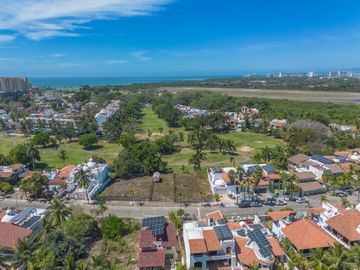 Casa Remodelada con Vista al Campo de Golf en Marina Vallarta - Remodeled Golf Course View Home in Marina Vallarta – Pool with Jacuzzi & Solar Panels