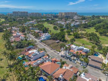Casa Remodelada con Vista al Campo de Golf en Marina Vallarta - Remodeled Golf Course View Home in Marina Vallarta – Pool with Jacuzzi & Solar Panels