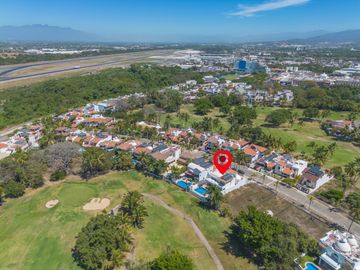 Casa Remodelada con Vista al Campo de Golf en Marina Vallarta - Remodeled Golf Course View Home in Marina Vallarta – Pool with Jacuzzi & Solar Panels