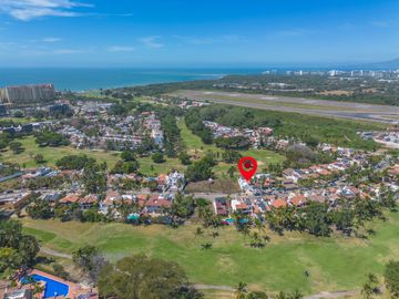 Casa Remodelada con Vista al Campo de Golf en Marina Vallarta - Remodeled Golf Course View Home in Marina Vallarta – Pool with Jacuzzi & Solar Panels