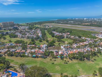 Casa Remodelada con Vista al Campo de Golf en Marina Vallarta - Remodeled Golf Course View Home in Marina Vallarta – Pool with Jacuzzi & Solar Panels
