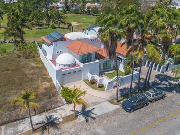 Casa Remodelada con Vista al Campo de Golf en Marina Vallarta - Remodeled Golf Course View Home in Marina Vallarta – Pool with Jacuzzi & Solar Panels