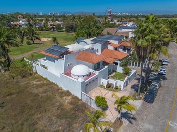 Casa Remodelada con Vista al Campo de Golf en Marina Vallarta - Remodeled Golf Course View Home in Marina Vallarta – Pool with Jacuzzi & Solar Panels